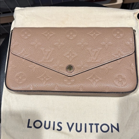 Louis Vuitton leather Felicie with 2 card sleeves in empreinte leather - Picture 1 of 9